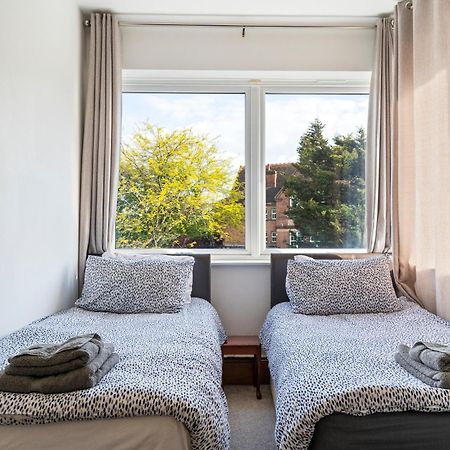 Modern 2 Bedroom Apartment In Mitcham, London Exteriör bild
