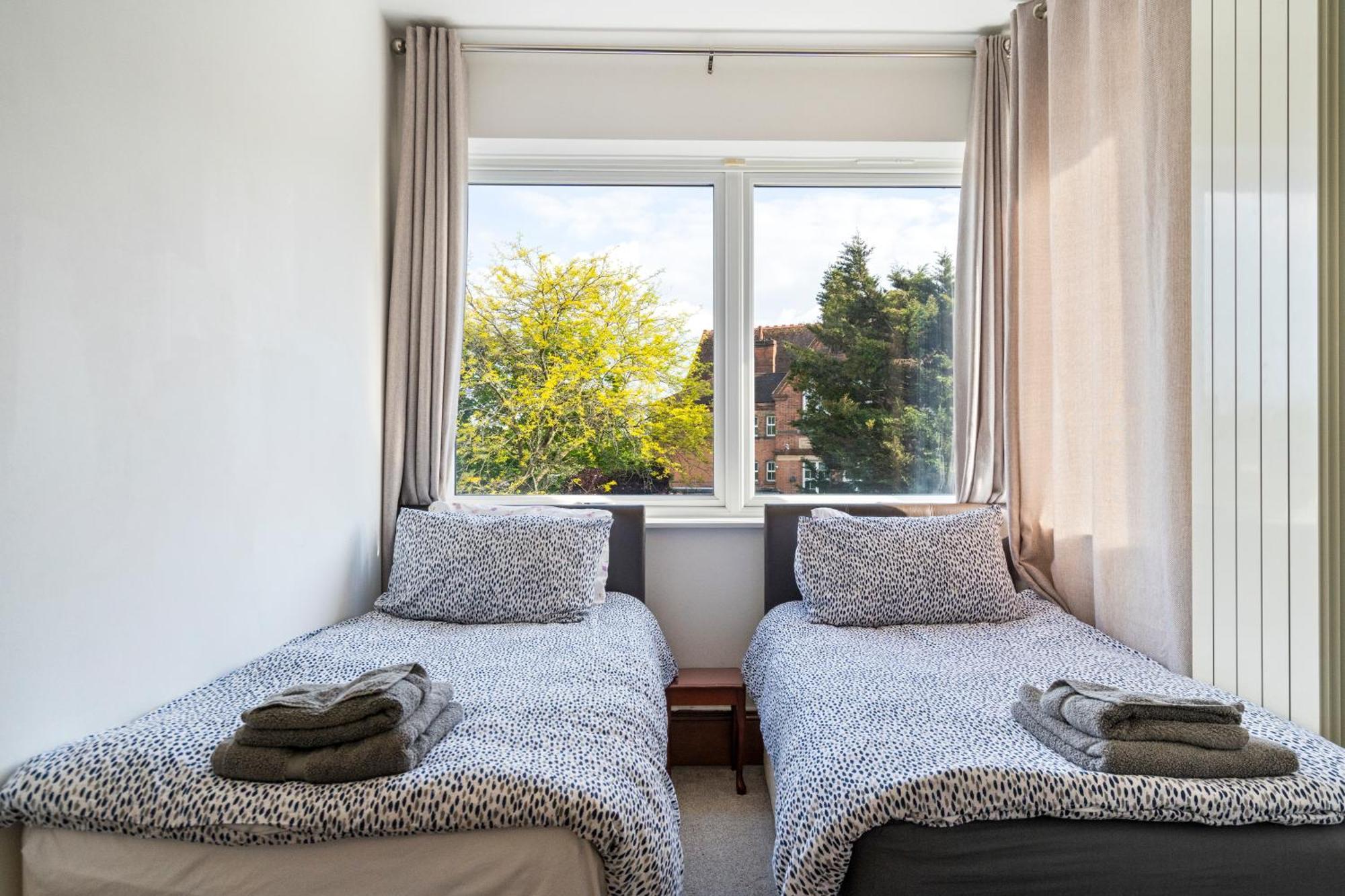 Modern 2 Bedroom Apartment In Mitcham, London Exteriör bild