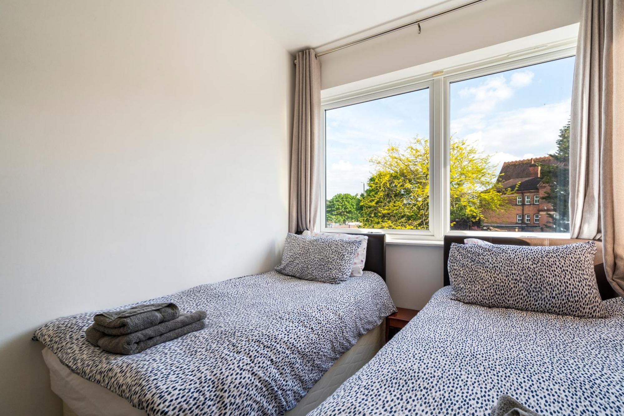 Modern 2 Bedroom Apartment In Mitcham, London Exteriör bild