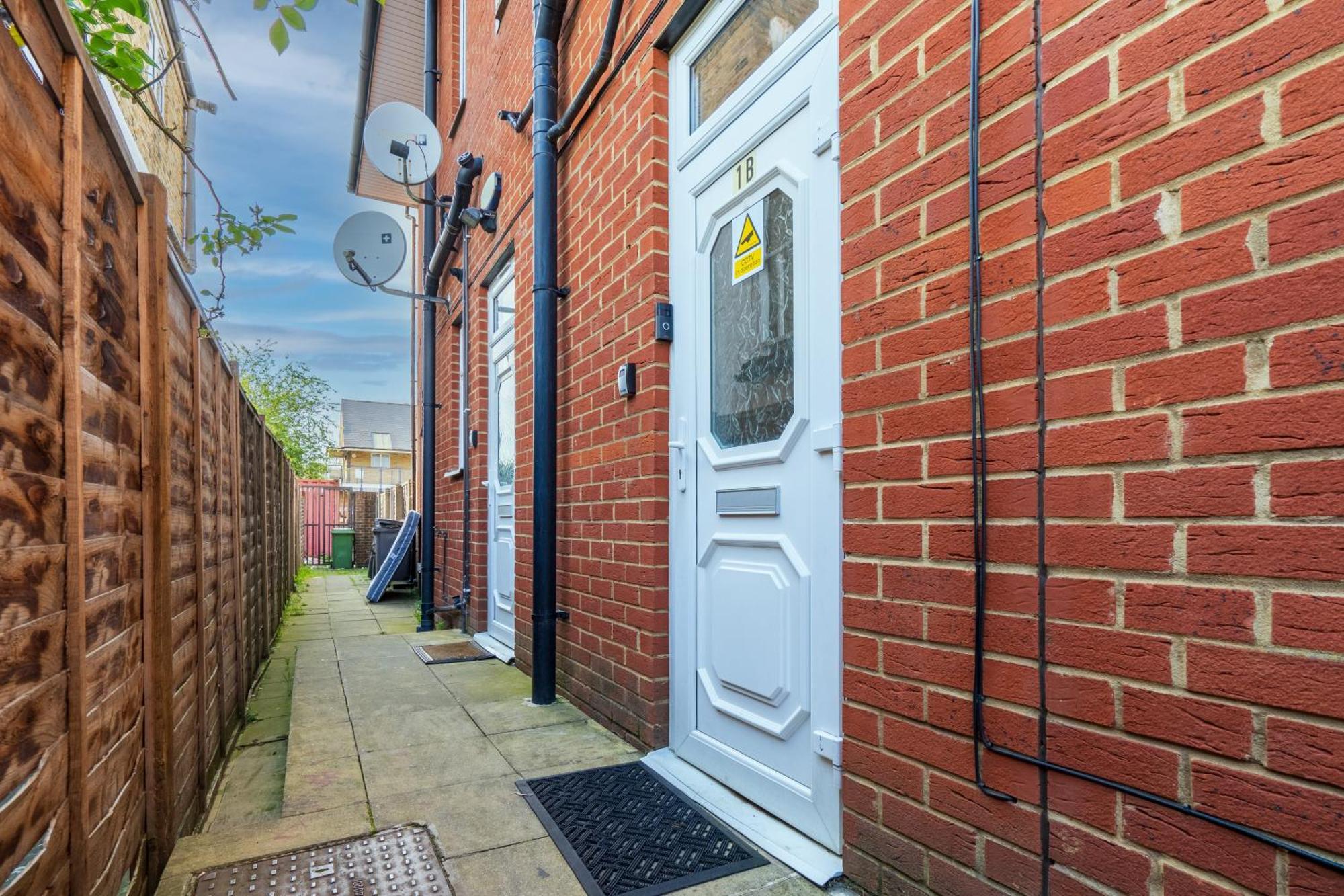 Modern 2 Bedroom Apartment In Mitcham, London Exteriör bild