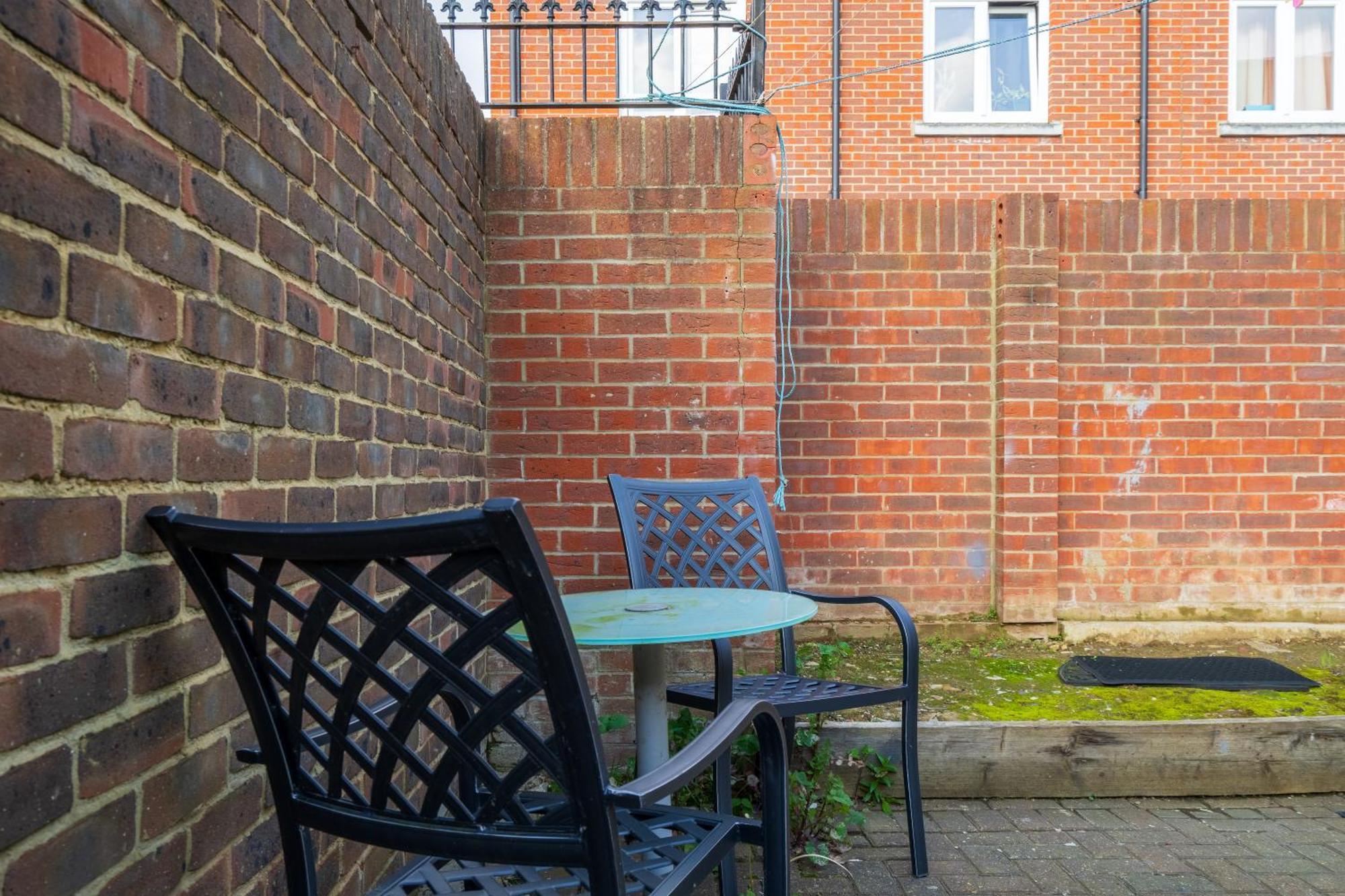 Modern 2 Bedroom Apartment In Mitcham, London Exteriör bild