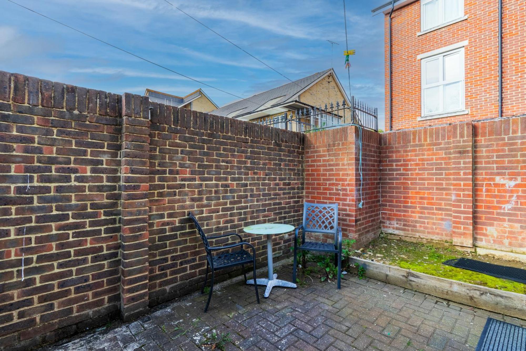 Modern 2 Bedroom Apartment In Mitcham, London Exteriör bild