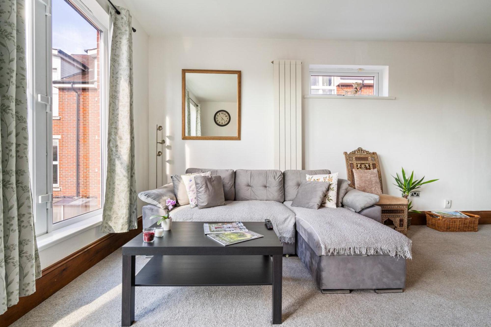 Modern 2 Bedroom Apartment In Mitcham, London Exteriör bild
