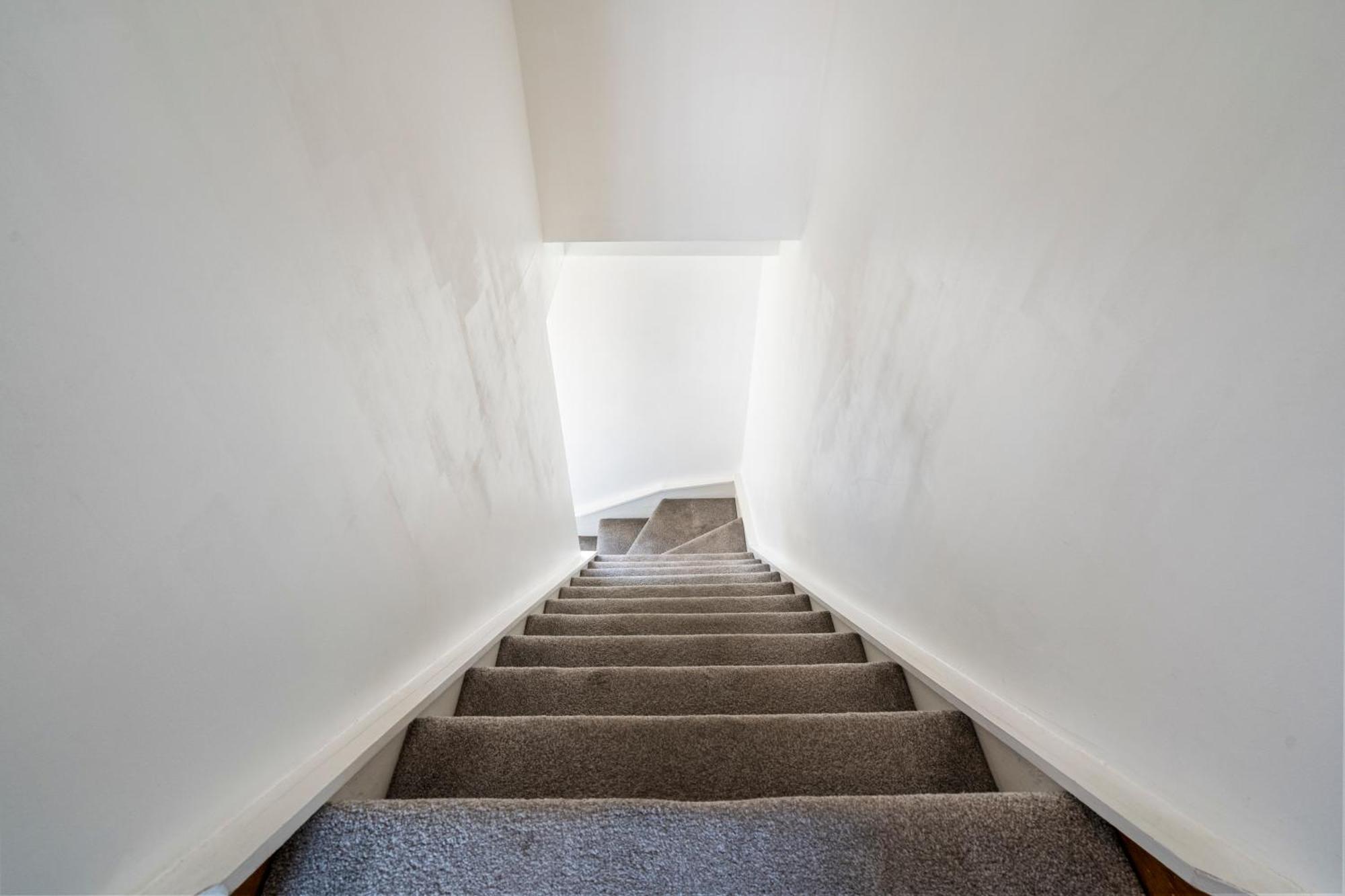 Modern 2 Bedroom Apartment In Mitcham, London Exteriör bild