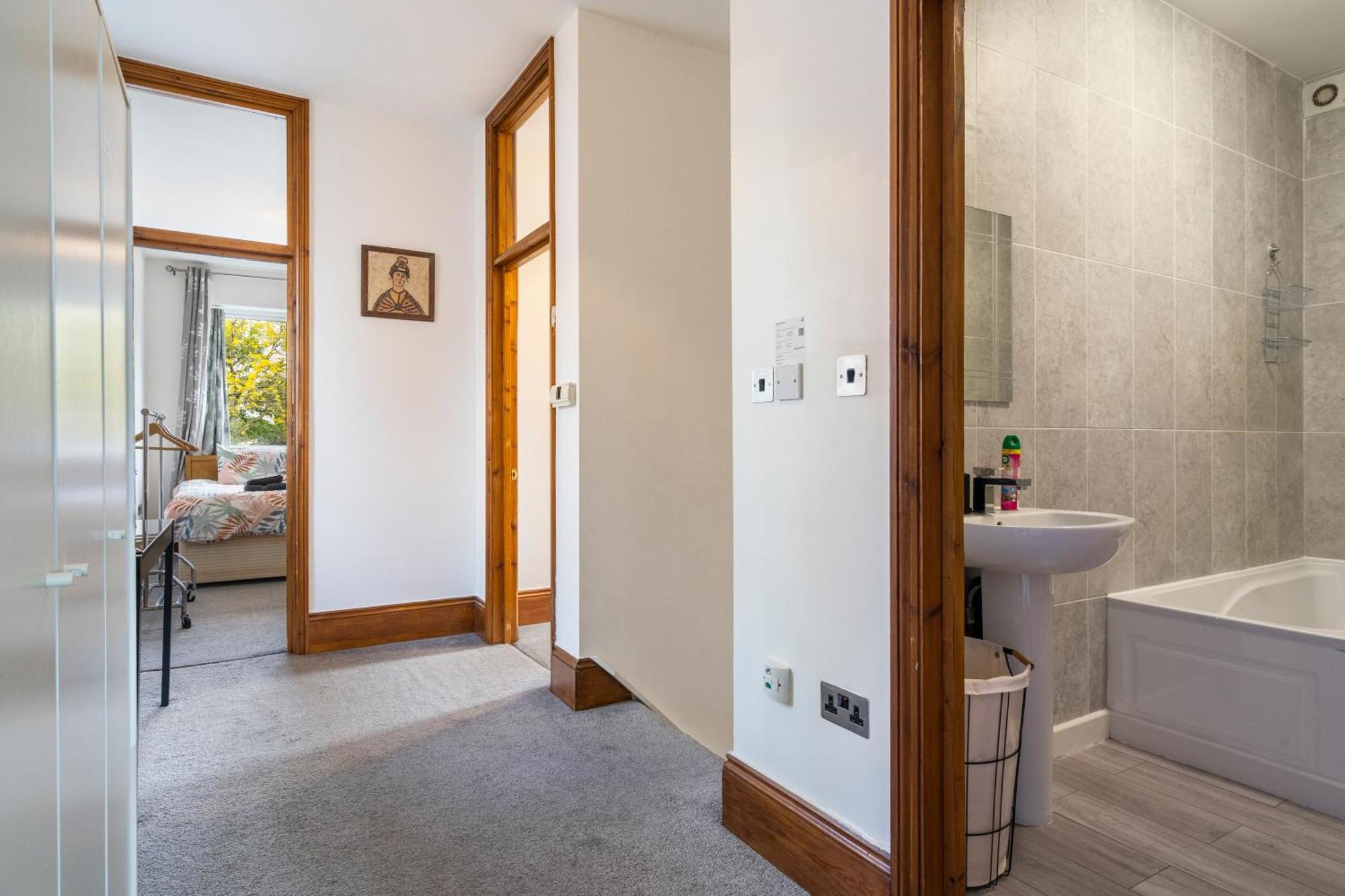 Modern 2 Bedroom Apartment In Mitcham, London Exteriör bild