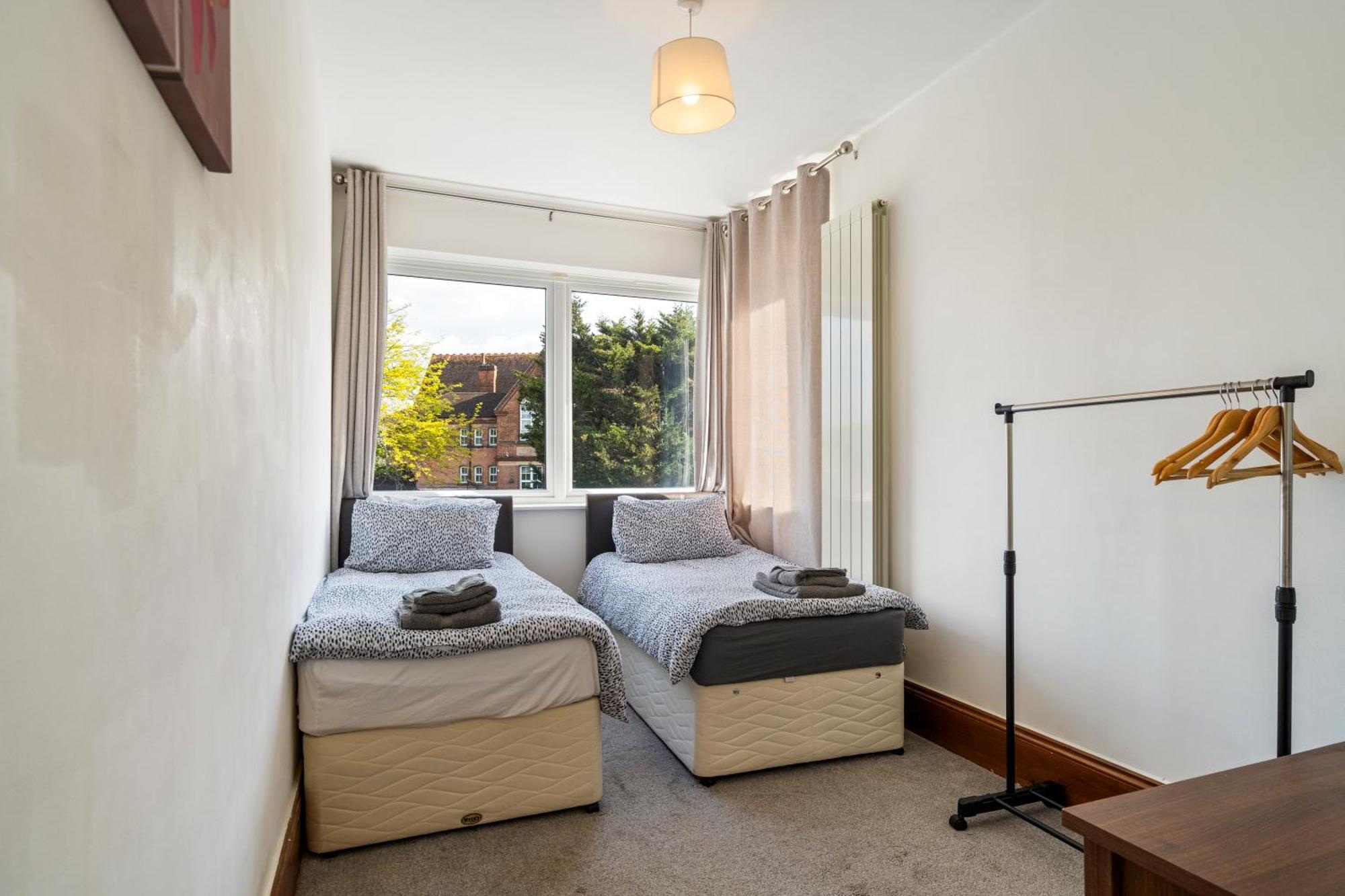 Modern 2 Bedroom Apartment In Mitcham, London Exteriör bild